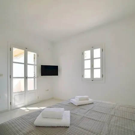 Coral With 4 Bedrooms In Paros