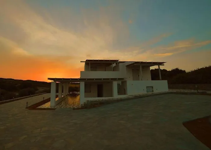 Coral With 4 Bedrooms In Paros